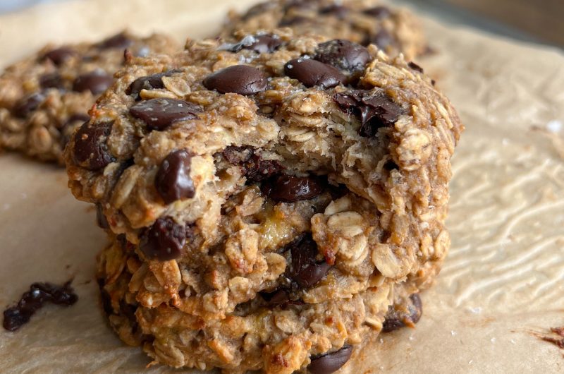 8-Ingredient Banana Chocolate Chip Breakfast Cookies (No Refined Sugar)