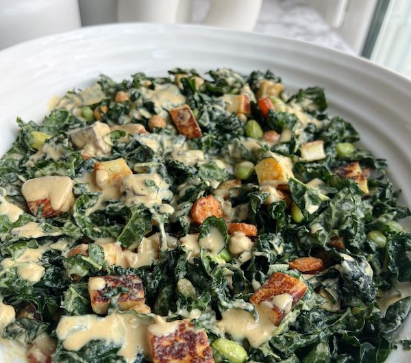 Delicious Kale & Halloumi Salad With Creamy Curry Dressing