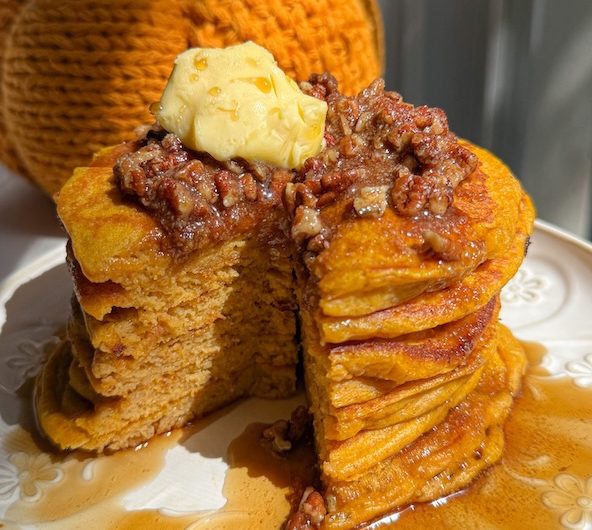 Healthy Pumpkin Spice Greek Yogurt Pancakes